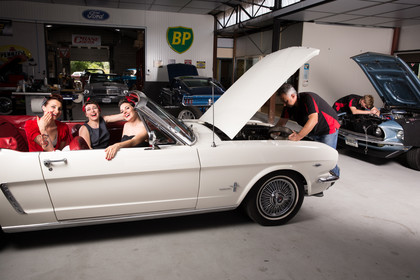 RETRO GARAGE shooting Pin-Up